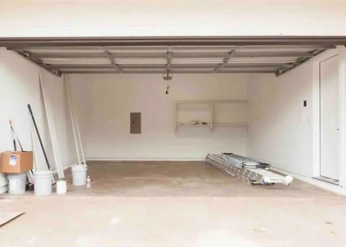 Glamorous Perfectly Located Luxury 2 Bed Townhome
